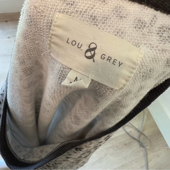 Lou & Grey Monochrome Animal Print Long Sleeve Top - Picture 2 of 6